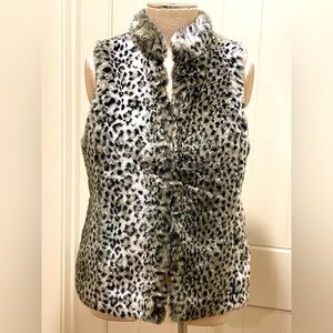 LOVE STITCH Faux Fur Vest Size Large NWT • Three Hook and Eye Front Closure •